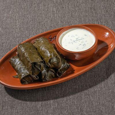 Долма с чесночным соусом в Самеба по цене 550 ₽