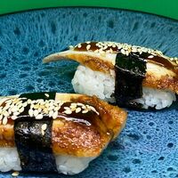 Суши с угрём в Hiro суши-бар