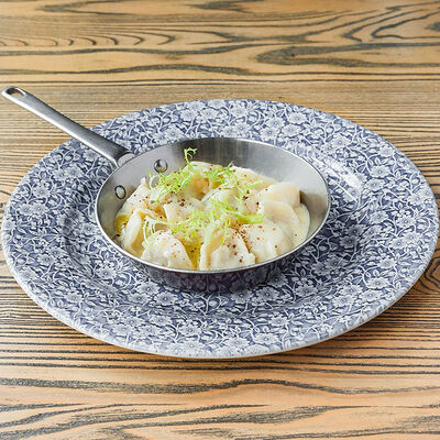 Пельмени из щуки в сливочном соусе в Онегин дача по цене 1190 ₽