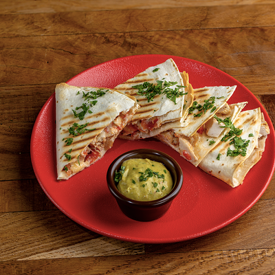 Кесадилья с курицей в BUENO cafe по цене 660 ₽