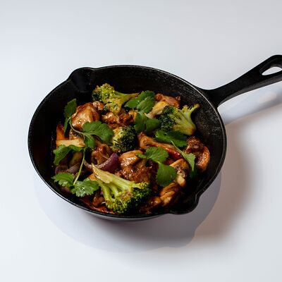 Свинина с овощами в устричном соусе в Базар по цене 500 ₽