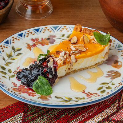 Тыквенный чизкейк с джемом из смородины в Курагадиван по цене 430