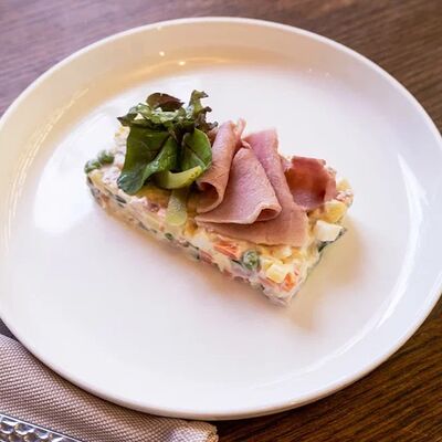 Столичный с тамбовским окороком в Миллениал по цене 530 ₽