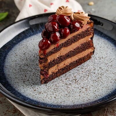 Торт шоколадно-вишневый в Кукумбер по цене 390