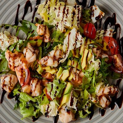 Салат с креветками и авокадо в Menthol по цене 560 ₽