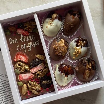 Набор арт-шоколад и финики в шоколаде в Berry sweets по цене 2124 ₽