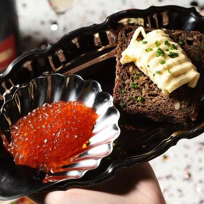 Бутерброд с красной икрой на бородинским хлебом в Особняк по цене 850 ₽