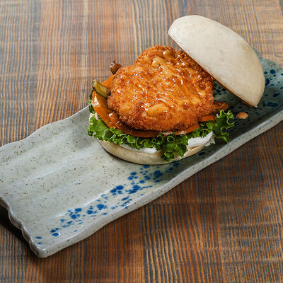 Бао с хрустящим цыпленком Кацу в Bao по цене 450 ₽