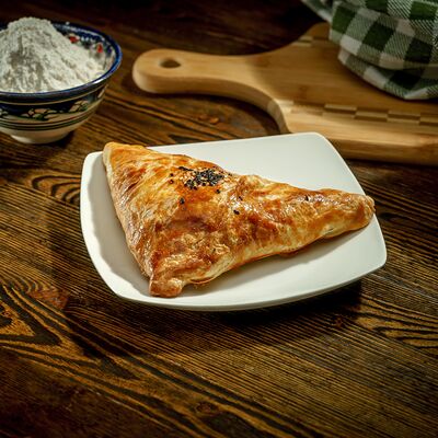 Самса слоеная с бараниной в Пловная по цене 160 ₽