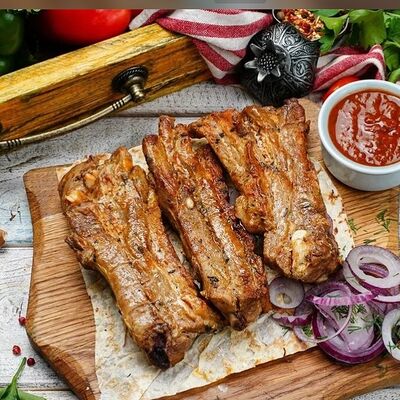 Шашлык из свиных ребрышек в Шашлычок по цене 499 ₽