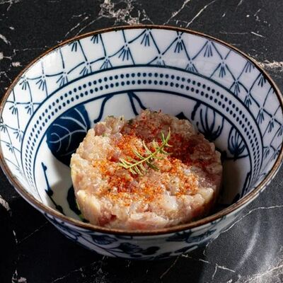 Тартар Бигай-дорадо с кунжутным понзу в Gills по цене 990 ₽