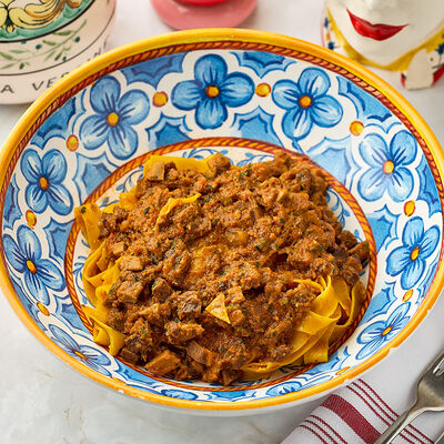 Феттуччине с рагу на компанию в Osteria Dolce по цене 1890 ₽