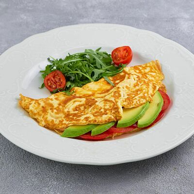 Омлет с авокадо и томатами в Царь по цене 490 ₽