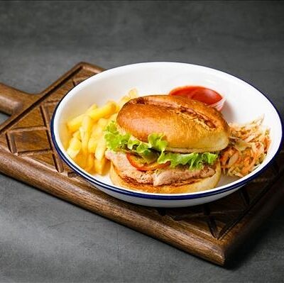 Комбо № 4 с бургером в REBRO Ленина по цене 560 ₽