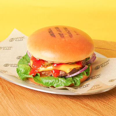 Бургер с говяжьей котлетой в Атлас еды по цене 700 ₽