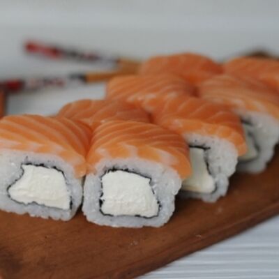 Филадельфия с сыром в Вилки-Палки по цене 499 ₽