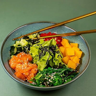 Поке с лососем и манго в Sushi7 по цене 803 ₽