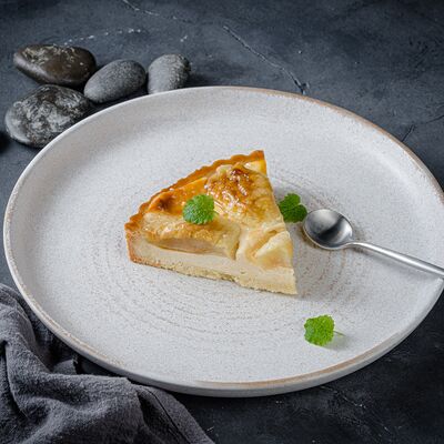 Яблочный пирог в Encore Cafe по цене 540 ₽