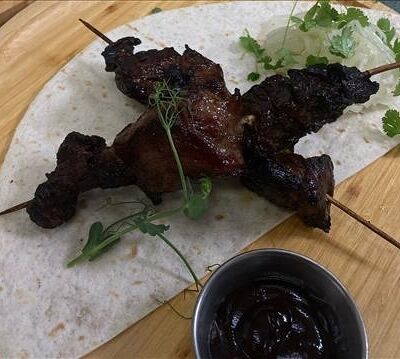 Шашлык из говяжьей вырезки в Генрих и Генриетта по цене 1200 ₽