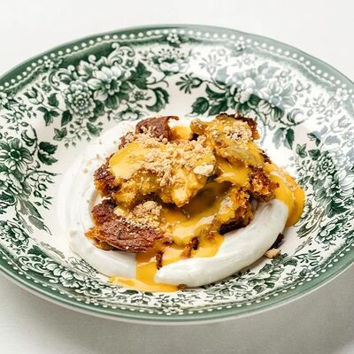 Морковный торт с морковным соусом в Кафе Калачи по цене 440 ₽