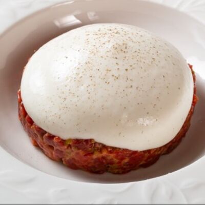 Тартар из говядины, крем пармезан и батат фри в Цыпочка по цене 1190 ₽