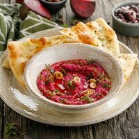 Свекольный хумус с пряной лепешкой в Баклажан в ТЦ 