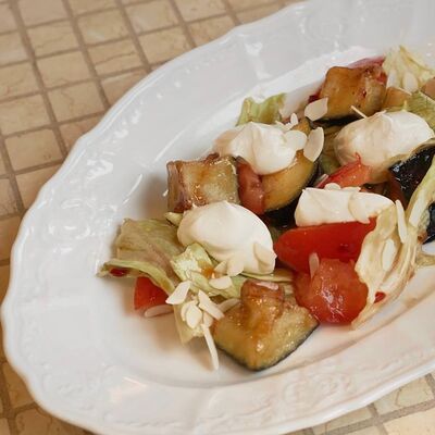 Салат с хрустящими баклажанами в Мари по цене 230 ₽