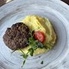 Котлетка говяжья с картофельным пюре в Caderle кафе (Чай с молоком) по цене 800