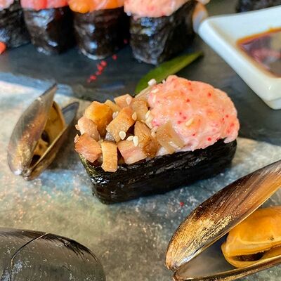 Запеченные суши на выбор в Maki Family по цене 149