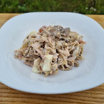 Кальмары с грибами в Золотая вилка по цене 390 ₽