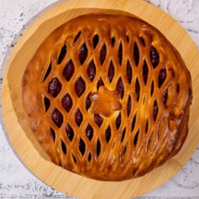 Пирог с брусникой и яблоком в Буханка по цене 912 ₽