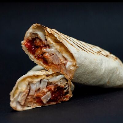 Шаурма куриная в Огонек по цене 380 ₽