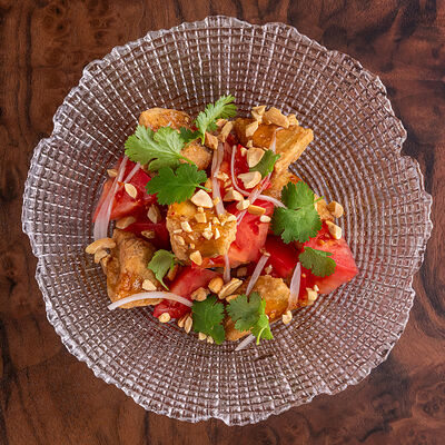 Салат с хрустящими баклажанами в Чочо по цене 690 ₽