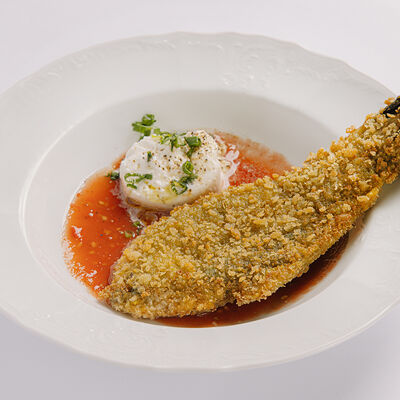 Хрустящий баклажан с кремом из томатов и бурратой в Saviv по цене 1020 ₽