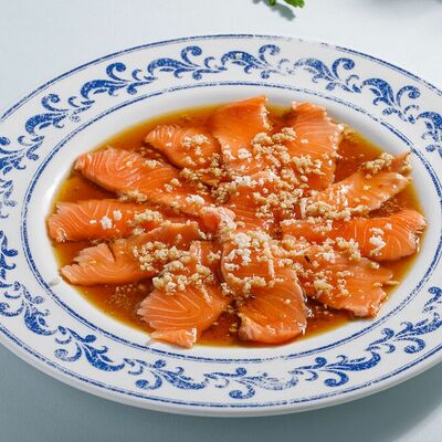 Татаки из лосося с хреном в Кукумбер по цене 1590