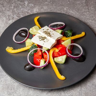 Греческий в ГироГирос по цене 540 ₽