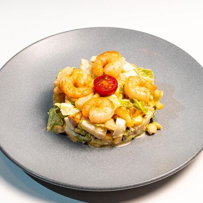 Салат с креветками и ананасом в Harats pub по цене 790 ₽