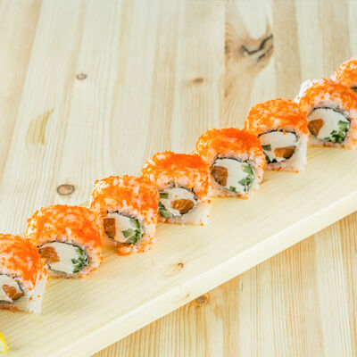 Фирменный Сливочный лосось ролл в Суши Рай по цене 500 ₽