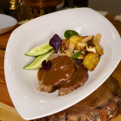 Томленая конина с картофелем в Татарская Усадьба по цене 1055 ₽