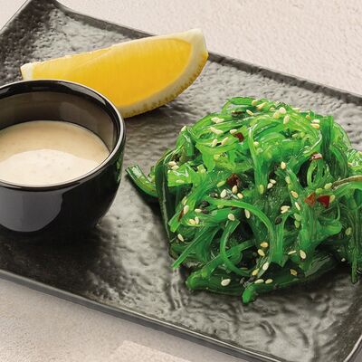 Салат чука в Урюк по цене 470 ₽