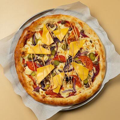 Чизбургер пицца в Журавль в небе Халяль по цене 1020 ₽