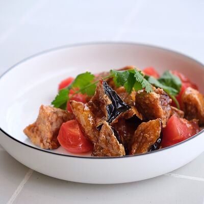 Салат с хрустящим баклажаном и томатами в Кукумбер по цене 760