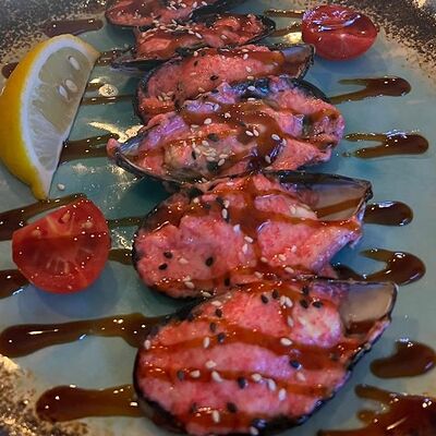 Запеченные мидии под соусом спайси М в Лобстер по цене 599 ₽