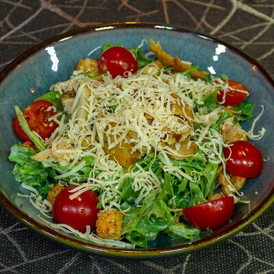 Салат Цезарь с курицей в Ташкент по цене 392 ₽