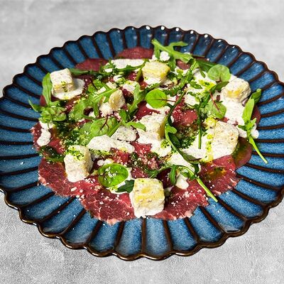 Карпаччо из телятины с трюфельным картофелемв MaMa Mia по цене 574 ₽