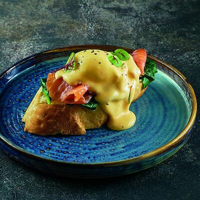 Яйцо Бенедикт с лососем шеф-посола в ЛарисуВаннуХочу по цене 550