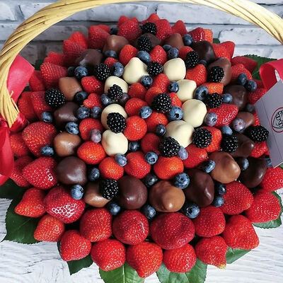 Корзина L №1 в Мир клубники в шоколаде по цене 16000 ₽