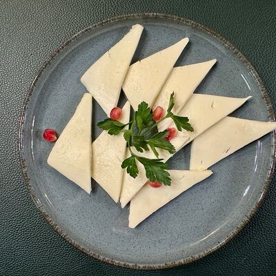 Сыр сулугуни в Мзиани по цене 340 ₽