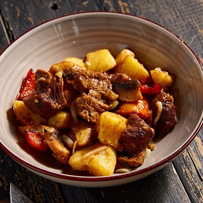 Жаркое из говядины в ЕрмолаевЪ Охота и Рыбалка по цене 540 ₽