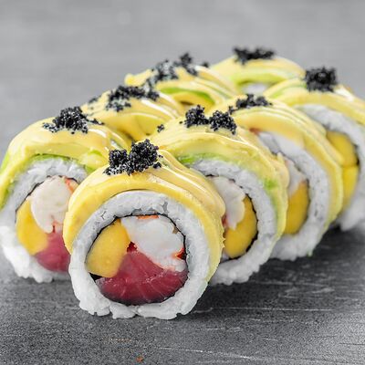 Ролл Тунец Креветка с авокадо в YOKO SUSHI по цене 860 ₽